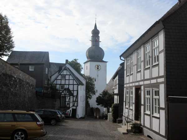 Schlossstraße Arnsberg, hinter dem Glockenturm