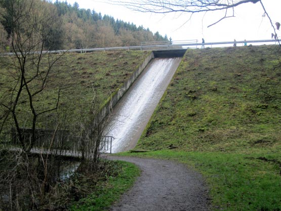 Zweiter Wasserzulauf mit Vorbeckendamm