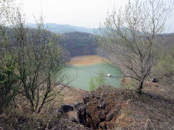 Gelb-grüner See
