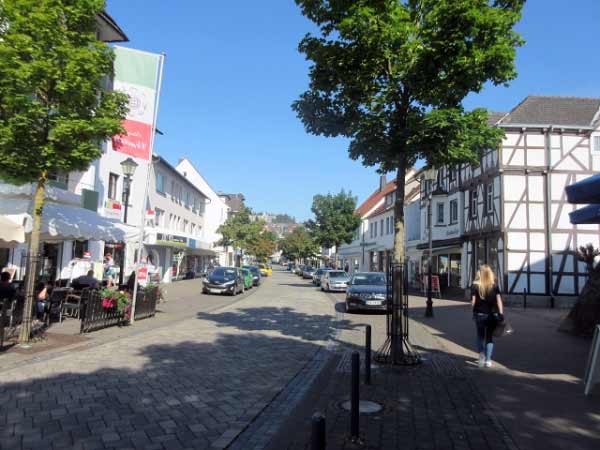 Die Einkaufsstraße in Niedermarsberg