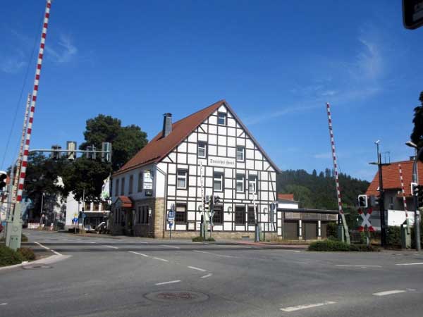 Marsberg Fachwerkhaus am Bahnübergang