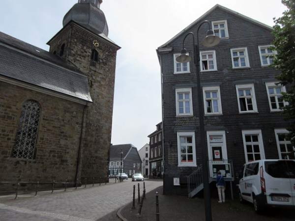 An der evangelischen Kirche Sprockhövel - Schieferhaus - Kirche