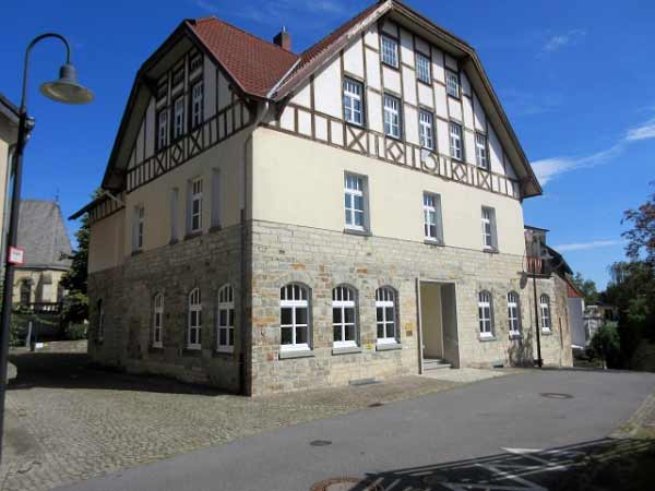 Ebenfalls historisch: Das Gemeindehaus